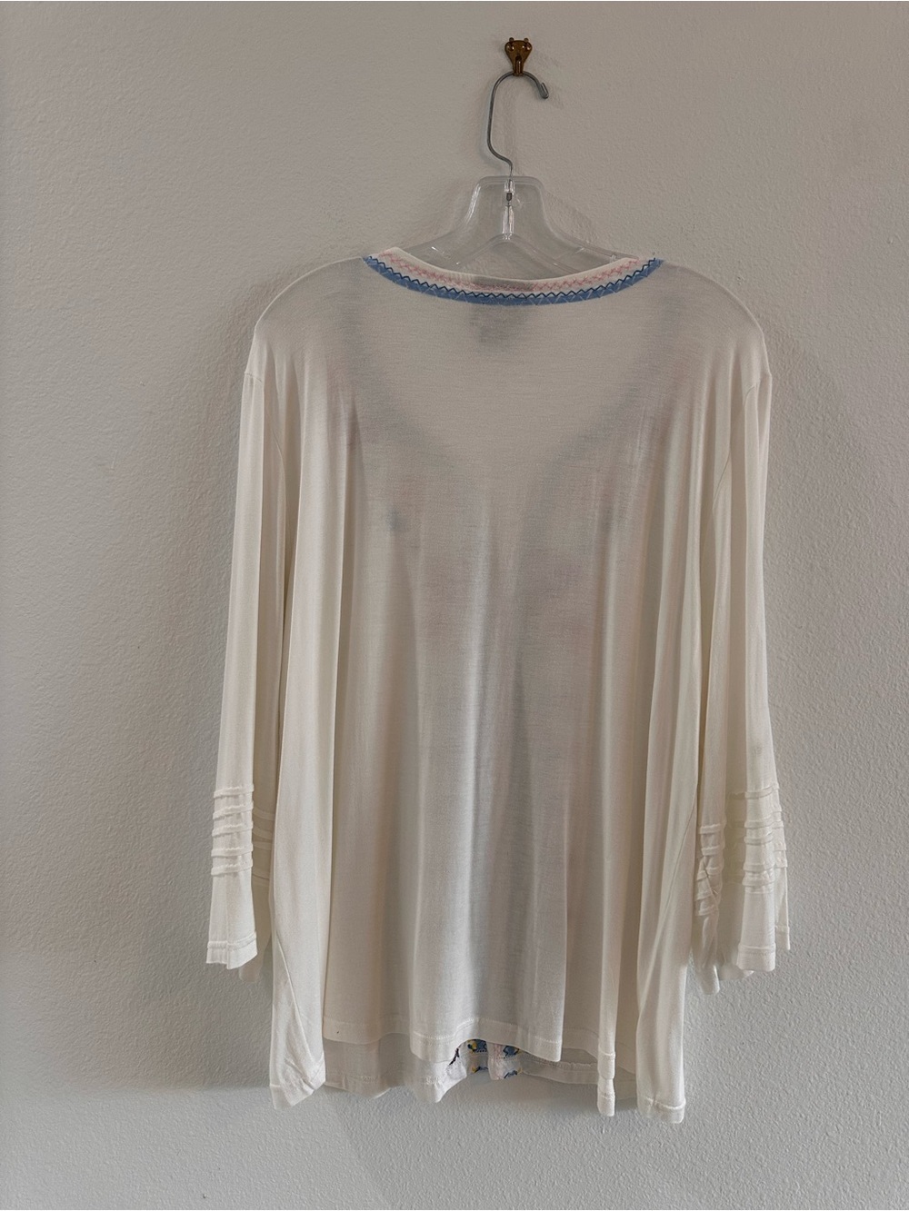 LIV Los Angeles White Embroidered V-Neck Tunic with Pintuck Sleeve Detail, 1X - Picture 11 of 13